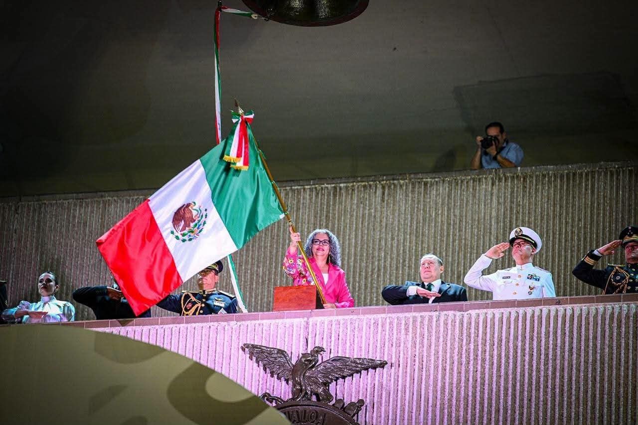          Graciela Domínguez Nava, primera mujer gobernadora de Sinaloa en conmemorar el aniversario del Grito de Independencia.   