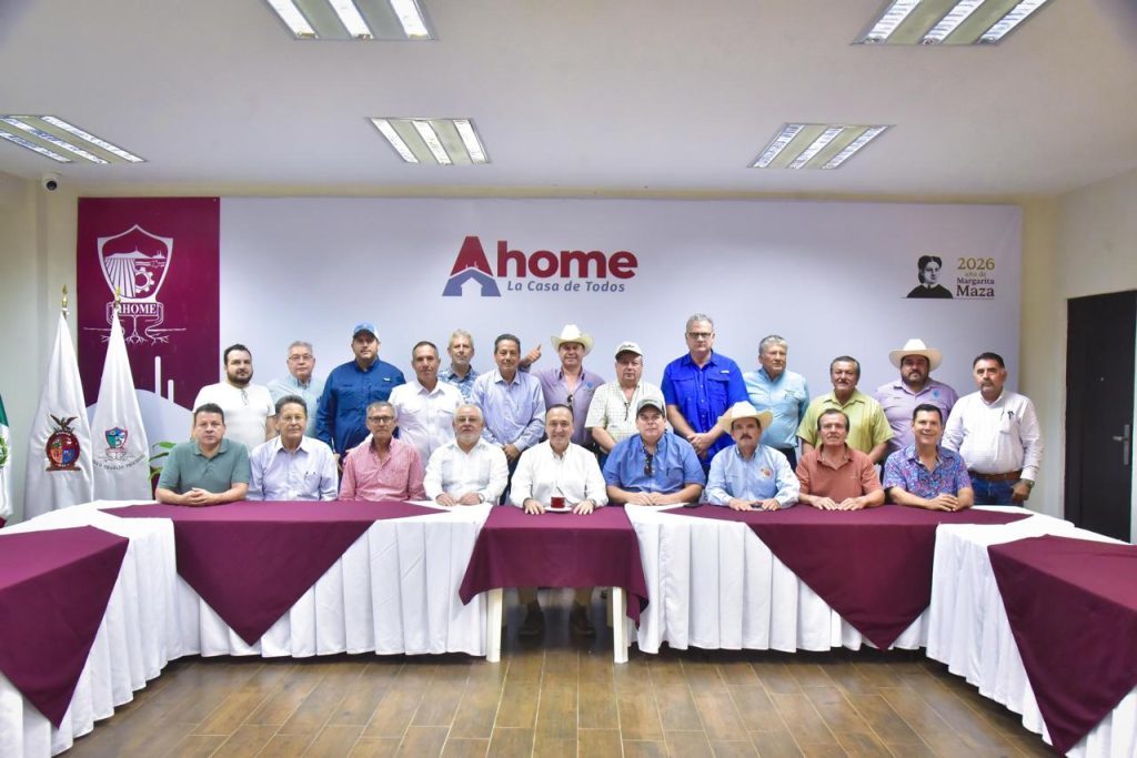         Se reúne Antonio Menéndez con productores de mango; revisan seguridad, producción y exportación.