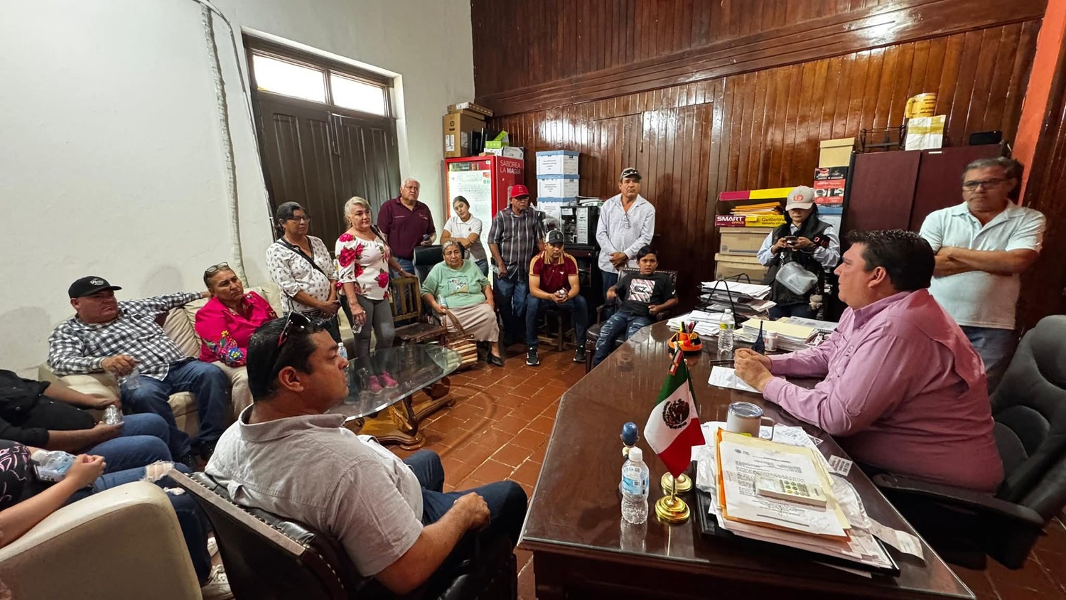       Ayuntamiento de El Fuerte atiende a habitantes de Estación Hoyancos por problemática de abastecimiento de agua.