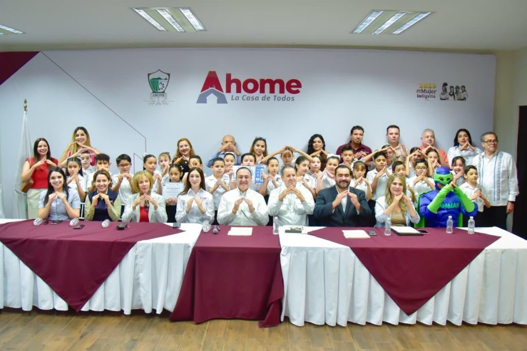      Premian a ganadores del concurso de video escolar “Donde fluye el agua crece la igualdad” de JAPAMA.
