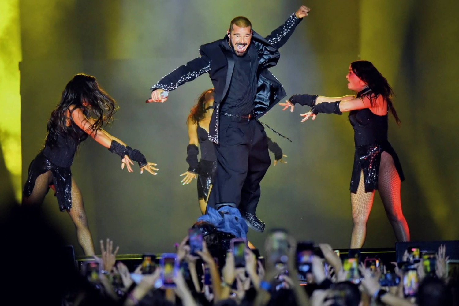 ¡Confirmado! Ricky Martin presentará el mismo show internacional completo con el cual ha logrado llenos totales en diversos escenarios del mundo.    