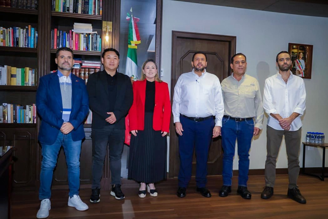         Gobernadora Yeraldine concreta con empresarios chinos, el primer envío de un millón 200 mil toneladas de sorgo sinaloense a China  