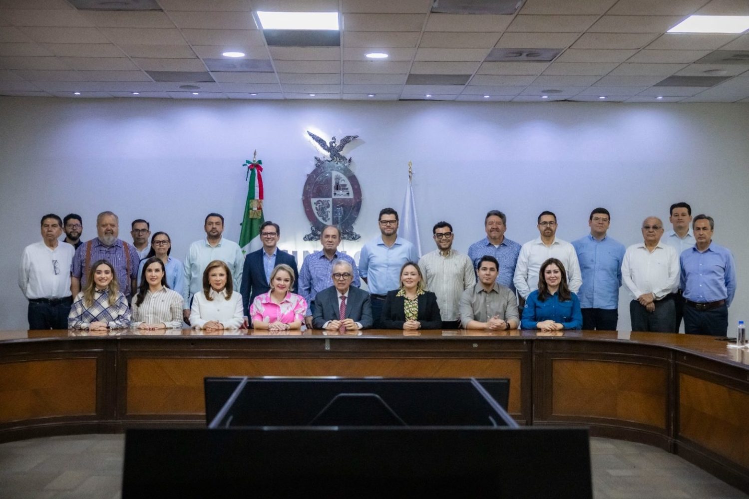         Gobernador Rocha Moya se reincorporó a sus funciones  