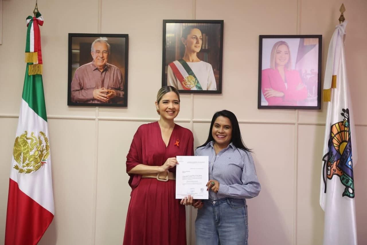      La Alcaldesa, Estrella Palacios, toma protesta a la nueva Directora de Comunicación Social.                   