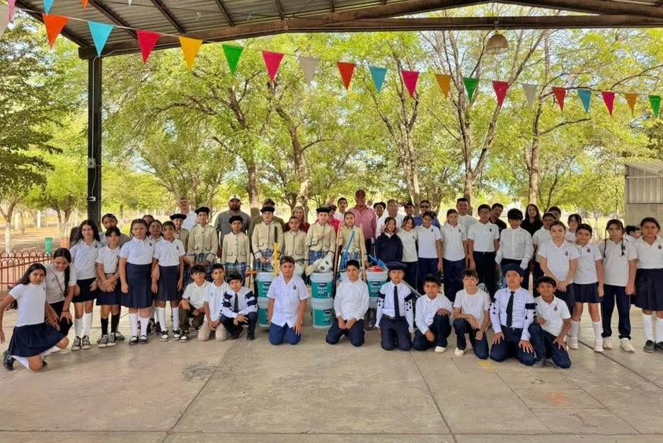       Alcalde Gildardo Leyva encabeza Lunes Cívico en la primaria Francisco Villa de Jahuara II.