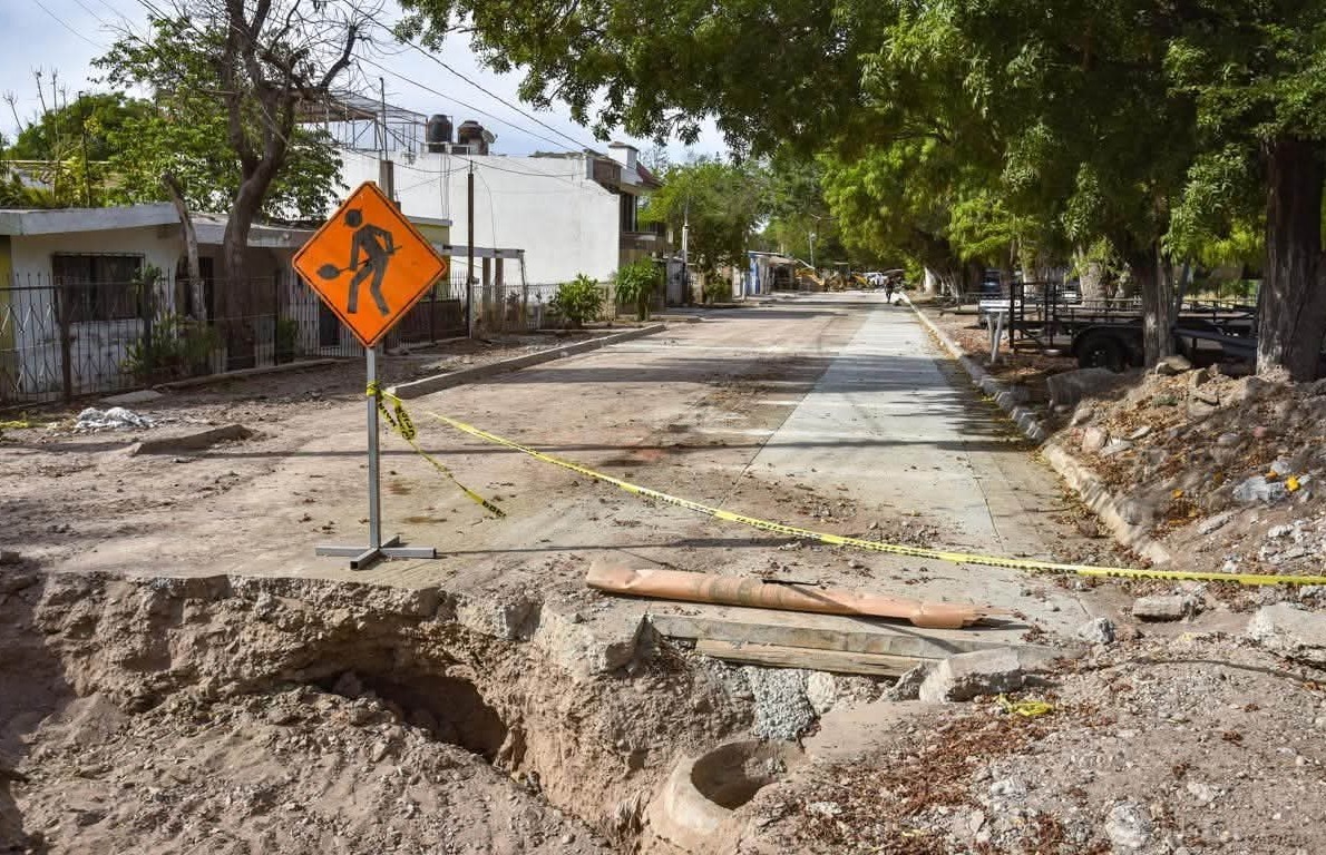         Al 80% el avance de la reparación integral del drenaje de la Calle Daniel Castillo en la Burócrata.