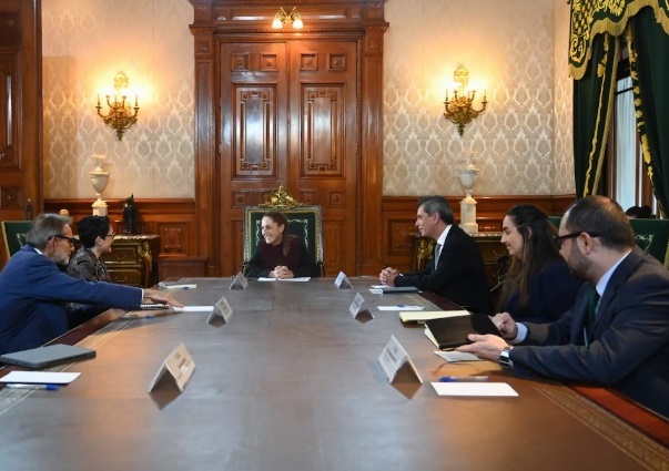     Claudia Sheinbaum recibe a la directora ejecutiva de S&P Global, para hablar sobre IA.