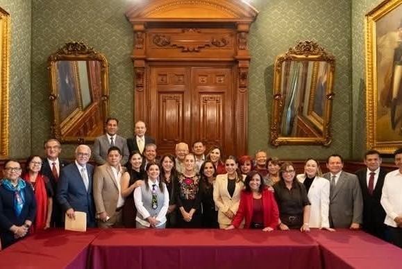      Gobernadora Yeraldine acude a reunión con la presidenta Claudia Sheinbaum en Palacio Nacional