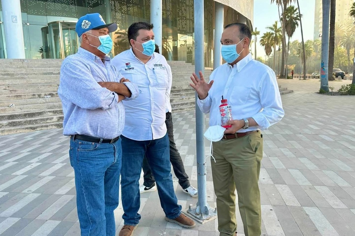     Gobierno de El Fuerte brinda apoyo y solidaridad a Ahome tras incendio en Plaza Fiesta Las Palmas.