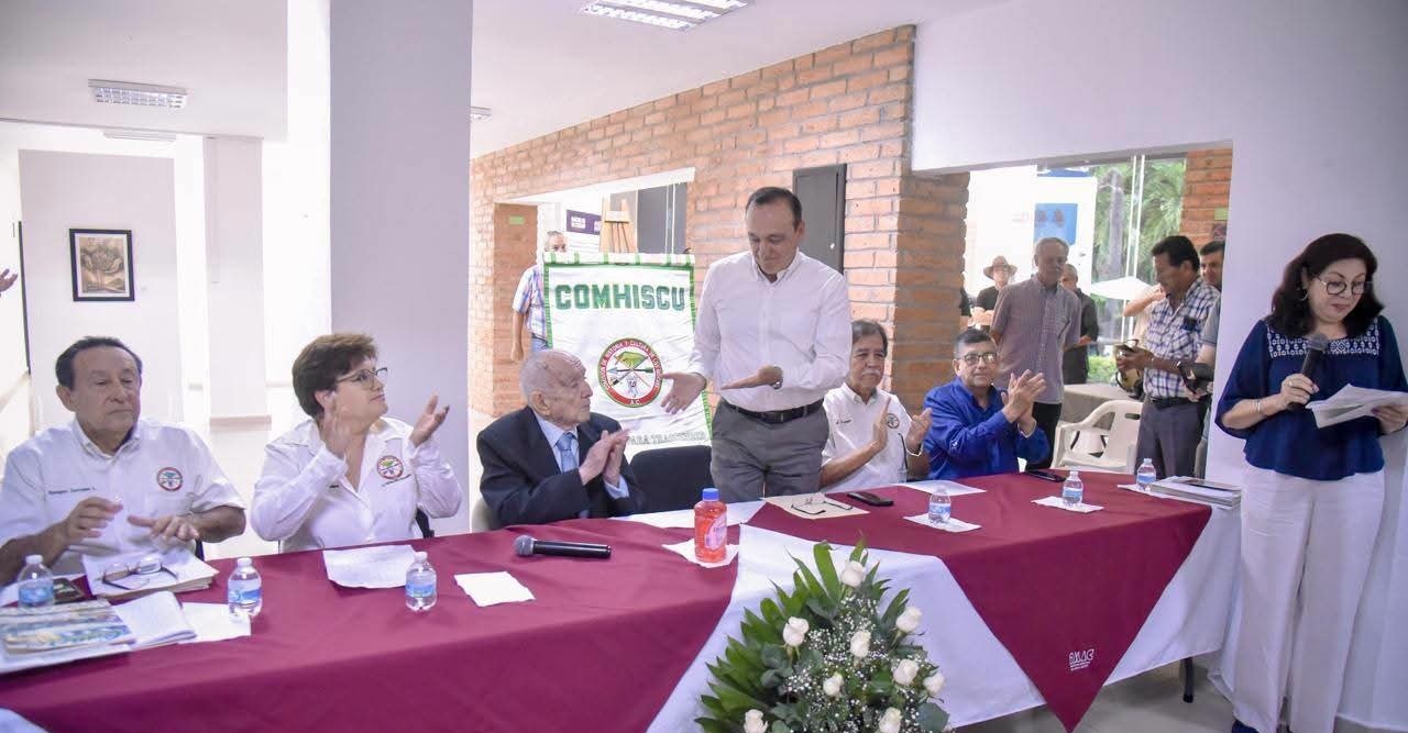 Rinden homenaje a Don Martín Estrada Usher por su legado en la ciudad, la agricultura y el deporte.