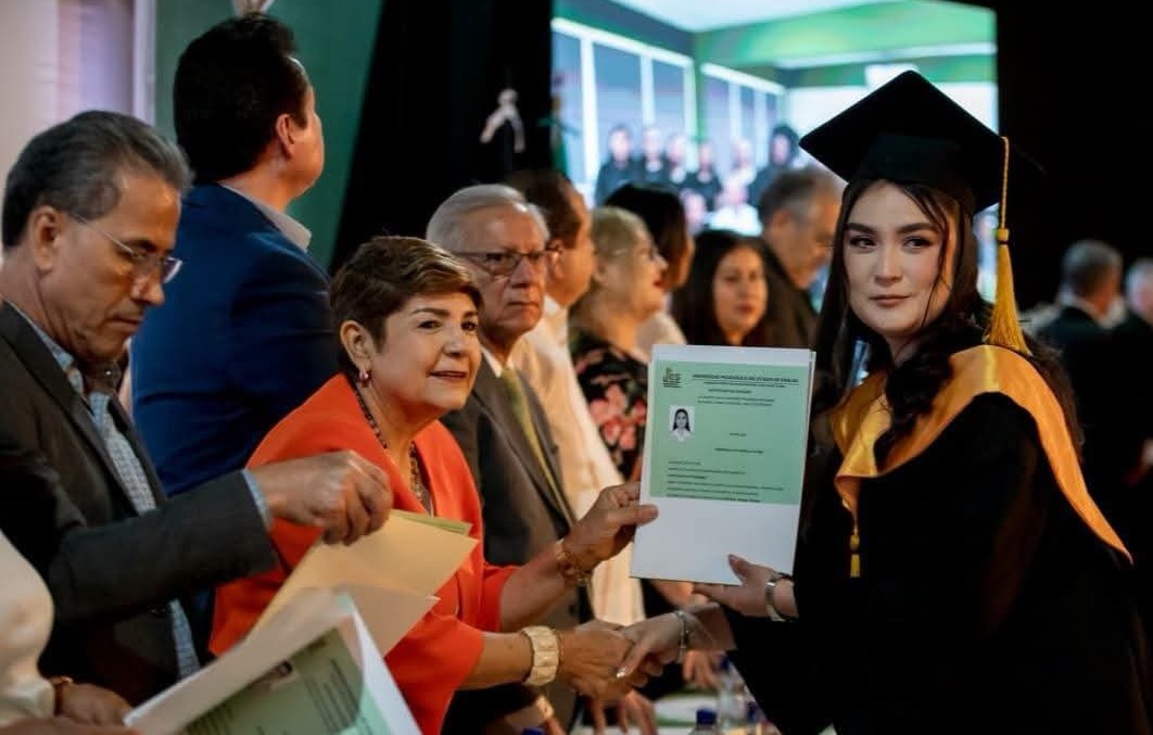         Egresan 186 jóvenes de la UPES Subsede Guasave; la educación es una de las tareas más nobles y trascendentes: Dra. Cecilia Ramírez Montoya.
