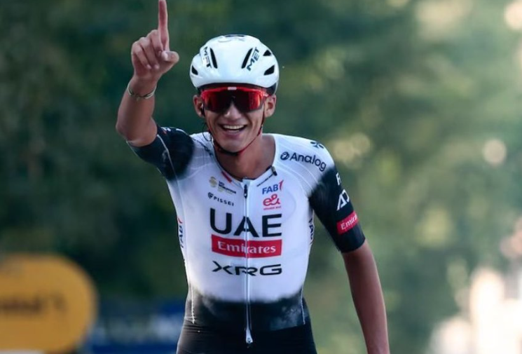 Isaac del Toro conquista su victoria 15 con una remontada épica