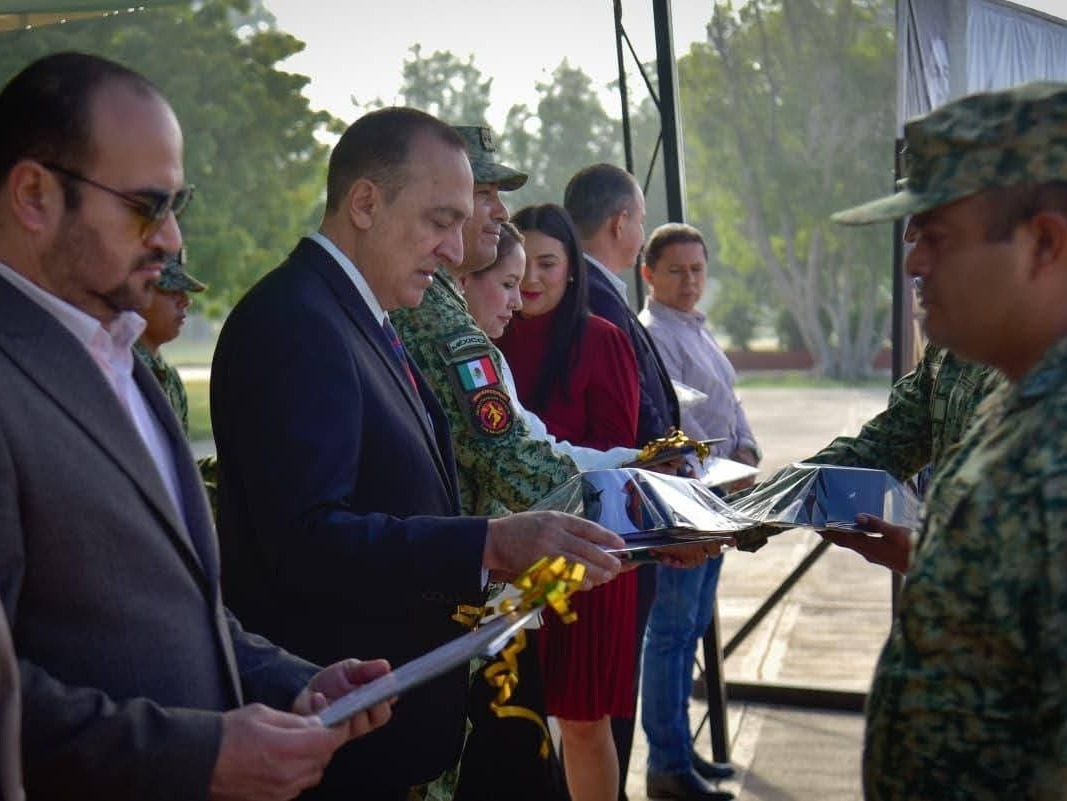     Ejército Mexicano entrega reconocimientos y destaca coordinación con autoridades municipales.