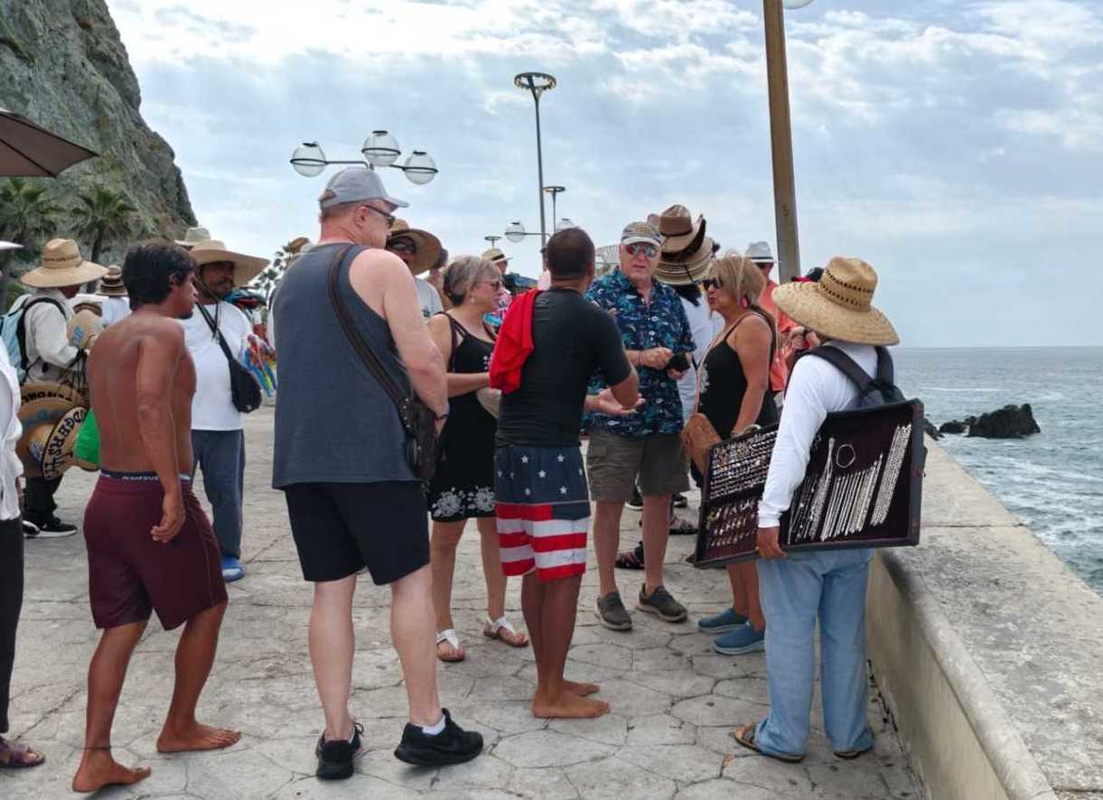 Consolida Mazatlán su dinamismo turístico con segundo día consecutivo de doble arribo de cruceros