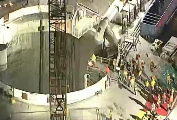 Rescatan a los 31 obreros tras derrumbe de túnel industrial en LA  