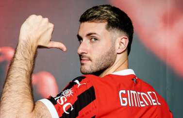      Santiago Giménez está cada vez más lejos del Milan y más cerca de la Premier League; 3 equipos lo quieren